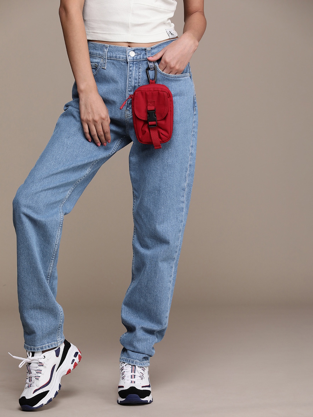 

Calvin Klein Jeans Women Straight Fit Light Fade Jeans, Blue