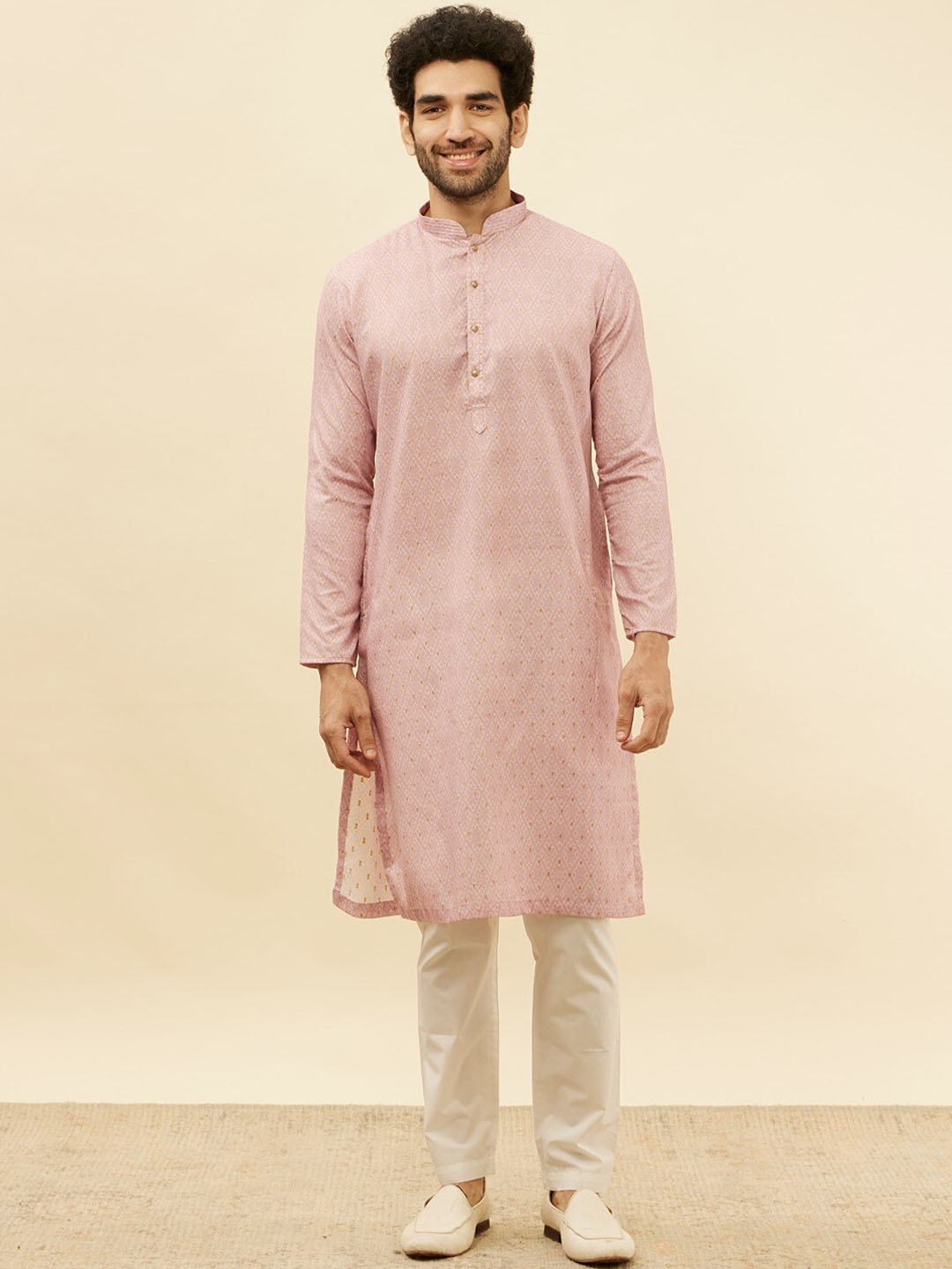 

Manyavar Ethnic Motifs Printed Regular Kurta with Pyjamas, Pink