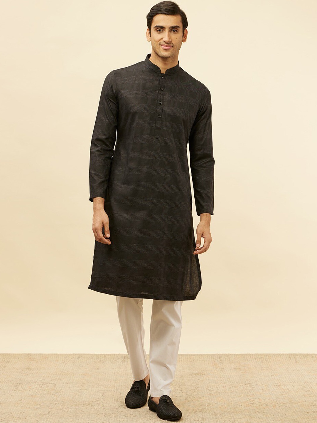 

Manyavar Checked Regular Pure Cotton Kurta with Pyjamas, Black