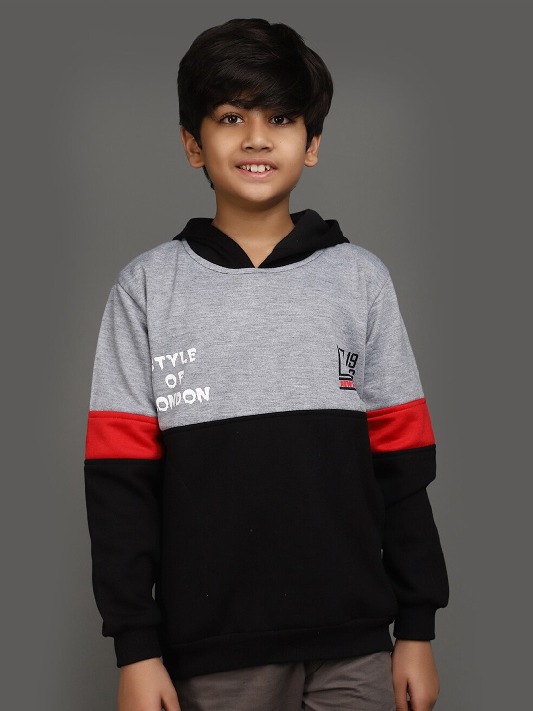 

V-Mart Boys Colourblocked Hooded Pullover Sweatshirt, Black