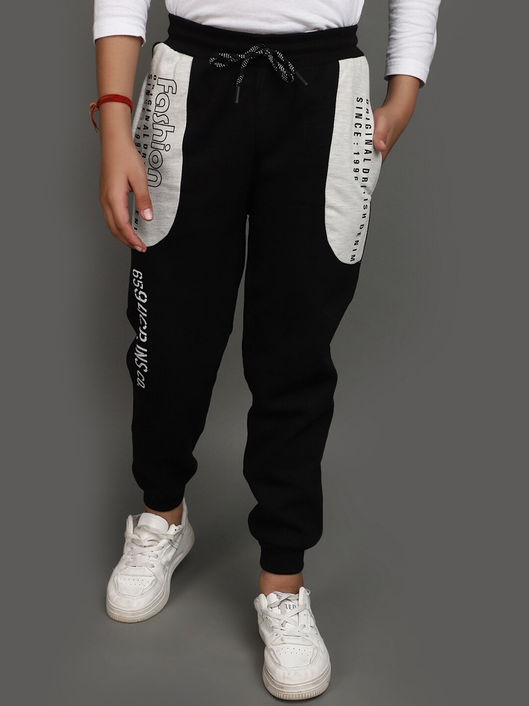 

V-Mart Boys Typography Printed Cotton Spun Fleece Jogger, Black