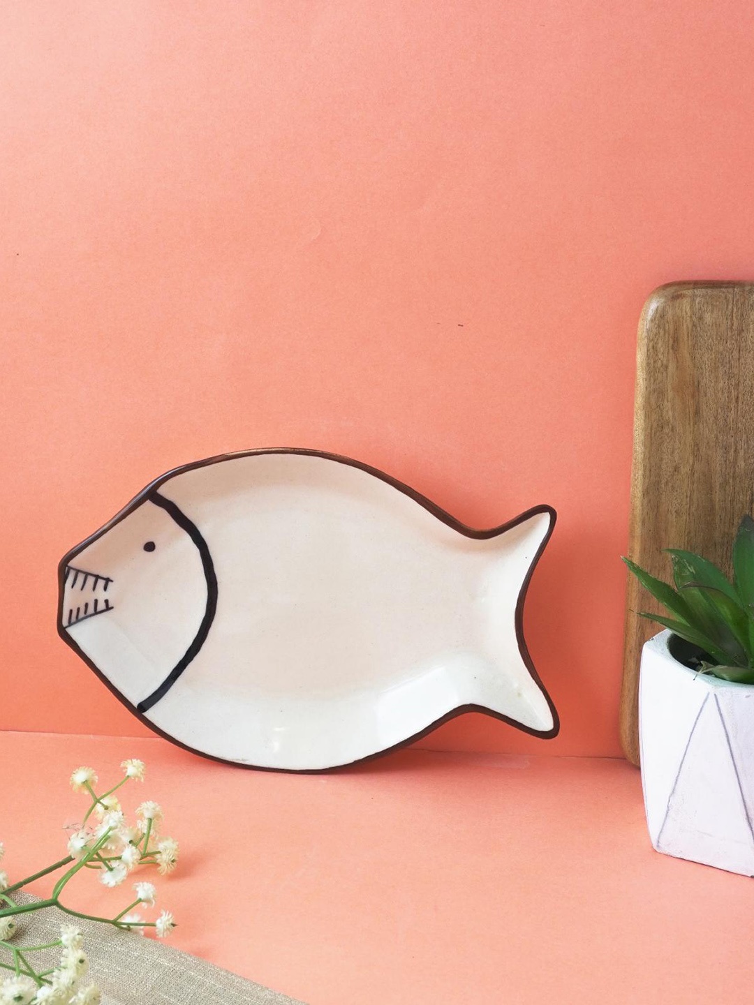

The Decor Mart Beige Fish Ceramic Platter