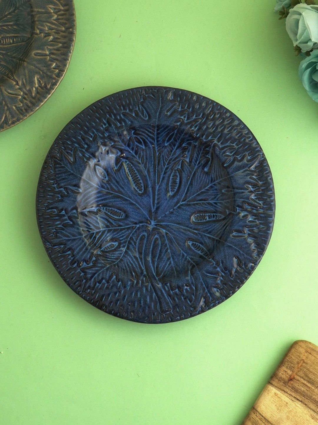 

The Decor Mart Blue Leaf Engraved Ceramic Platter