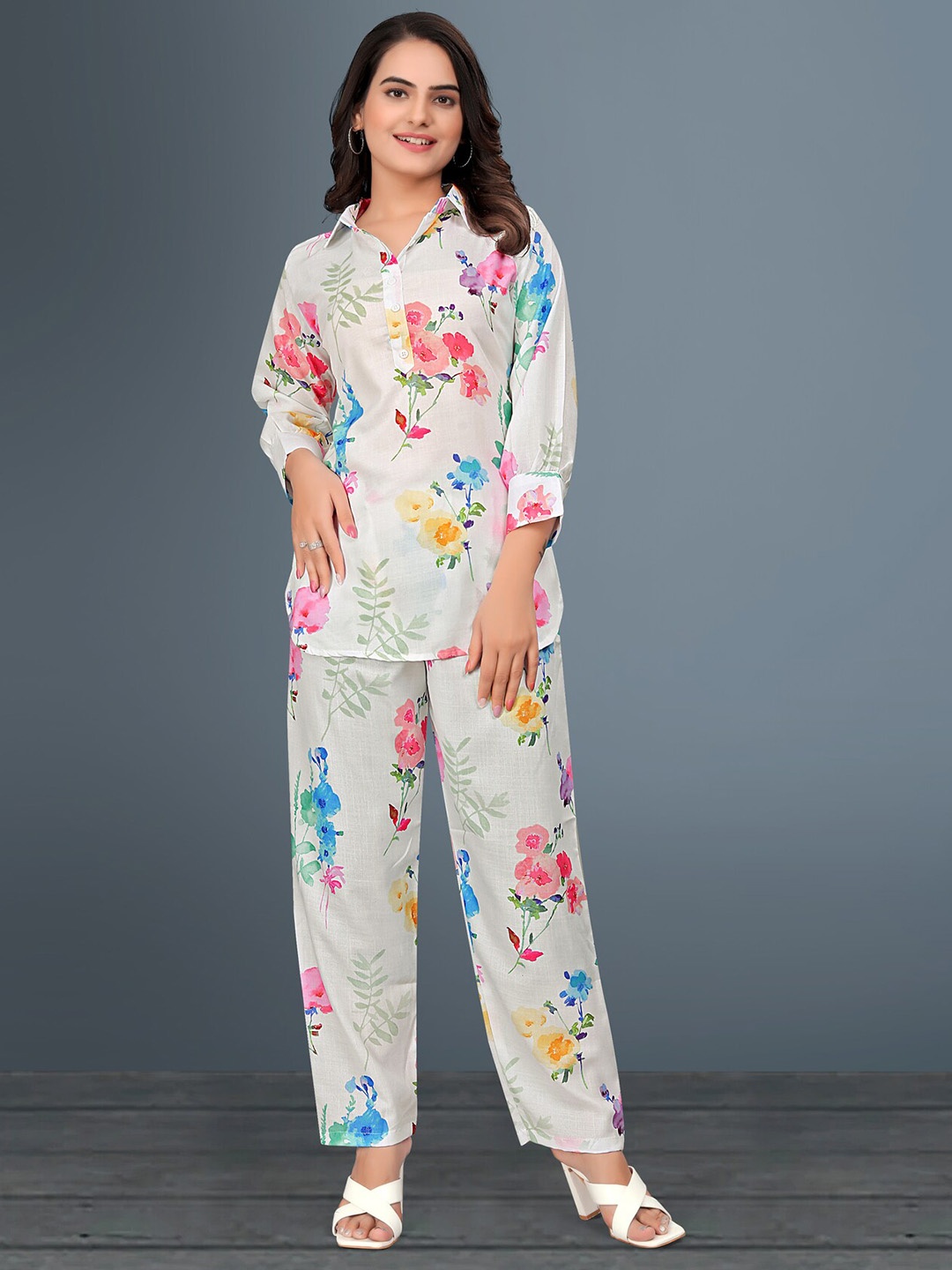 

Jinax Floral Printed Shirt Collar Long Sleeves Regular Kurta With Trousers, White
