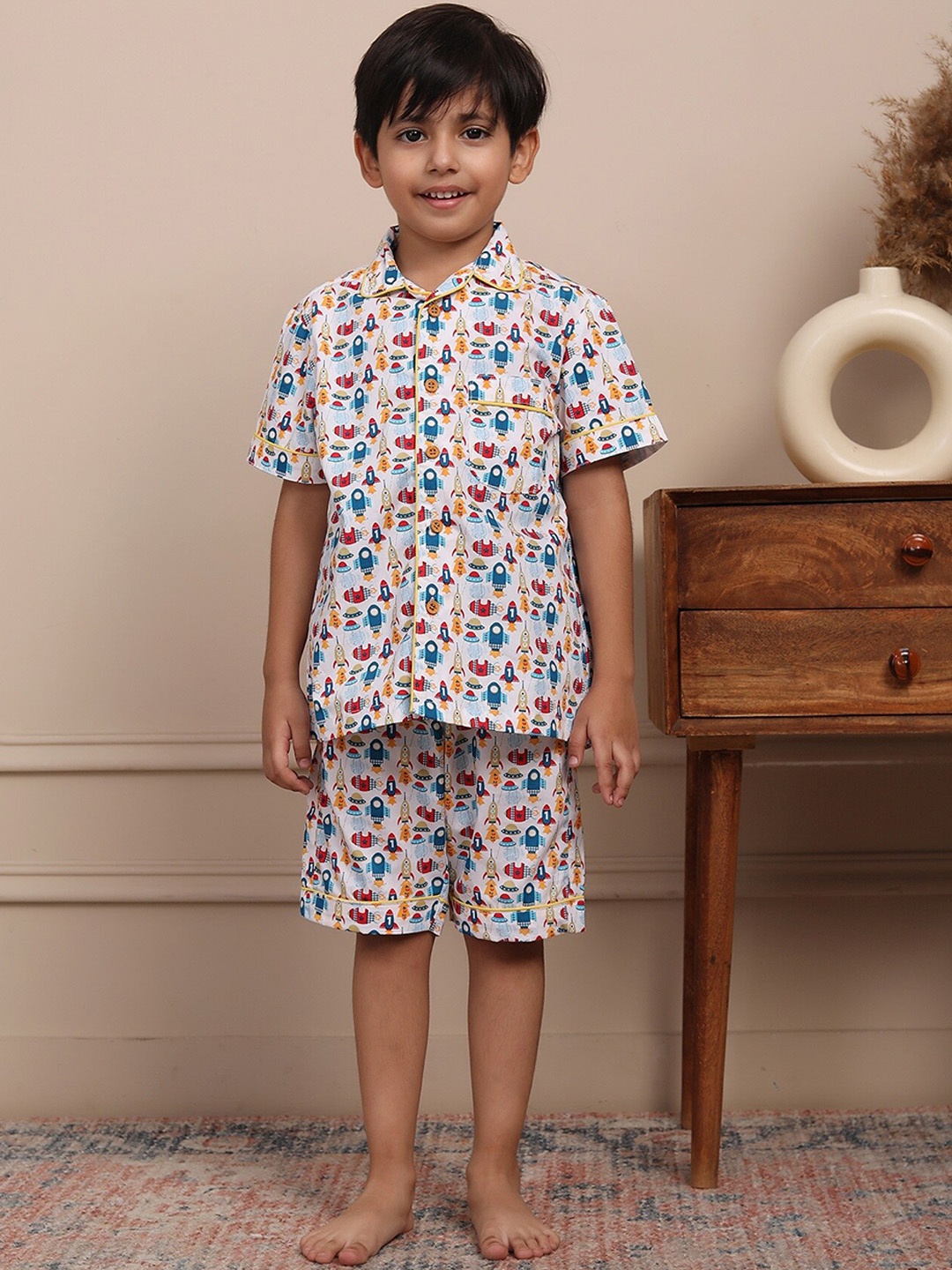 

Biglilpeople Boys Printed Cotton Shirt With Shorts Night suit, White