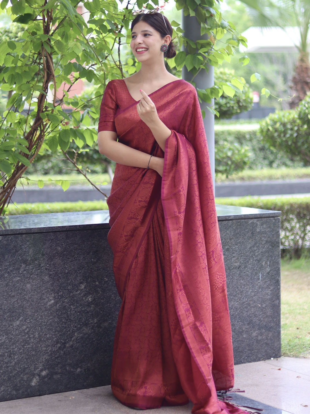 

ALMAARI FASHION Floral Woven Designed Zari Pure Silk Kanjeevaram Saree, Magenta