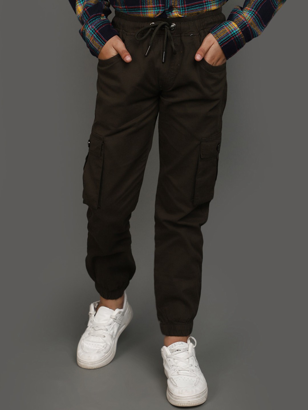 

V-Mart Boys Mid Rise Cotton Cargos Joggers, Green
