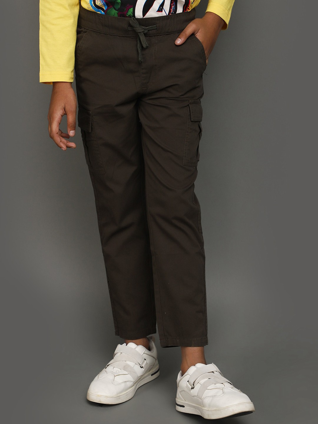 

V-Mart Boys Mid-Rise Cotton Cargos, Green