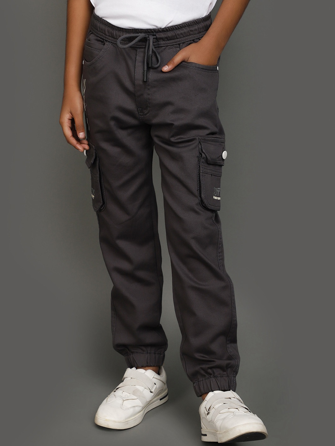

V-Mart Boys Mid-Rise Cotton Regular Fit Cargos, Green