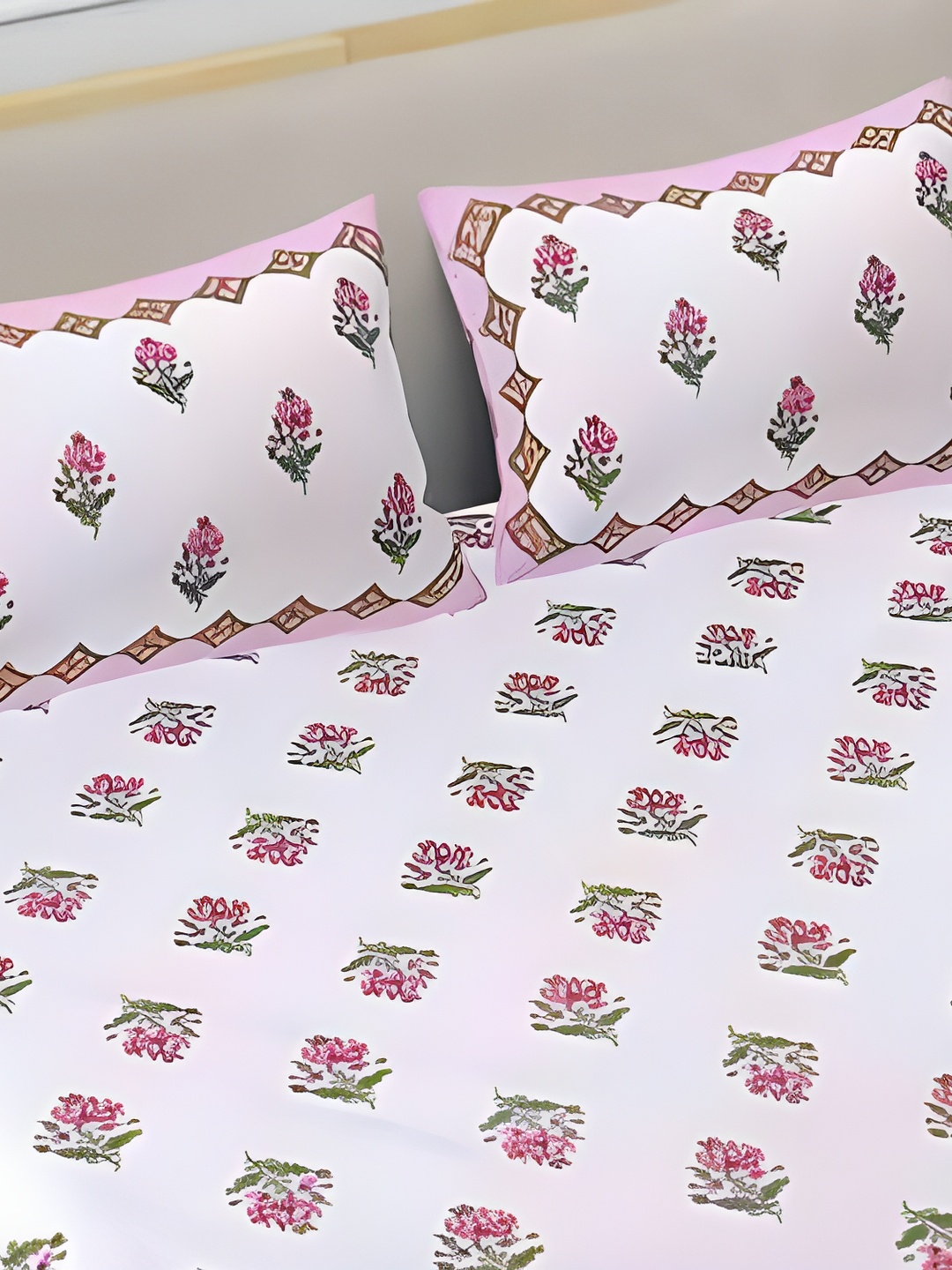 

Bedbathandbliss Pink & White Floral 300 TC Cotton King Bedsheet with 2 Pillow Covers