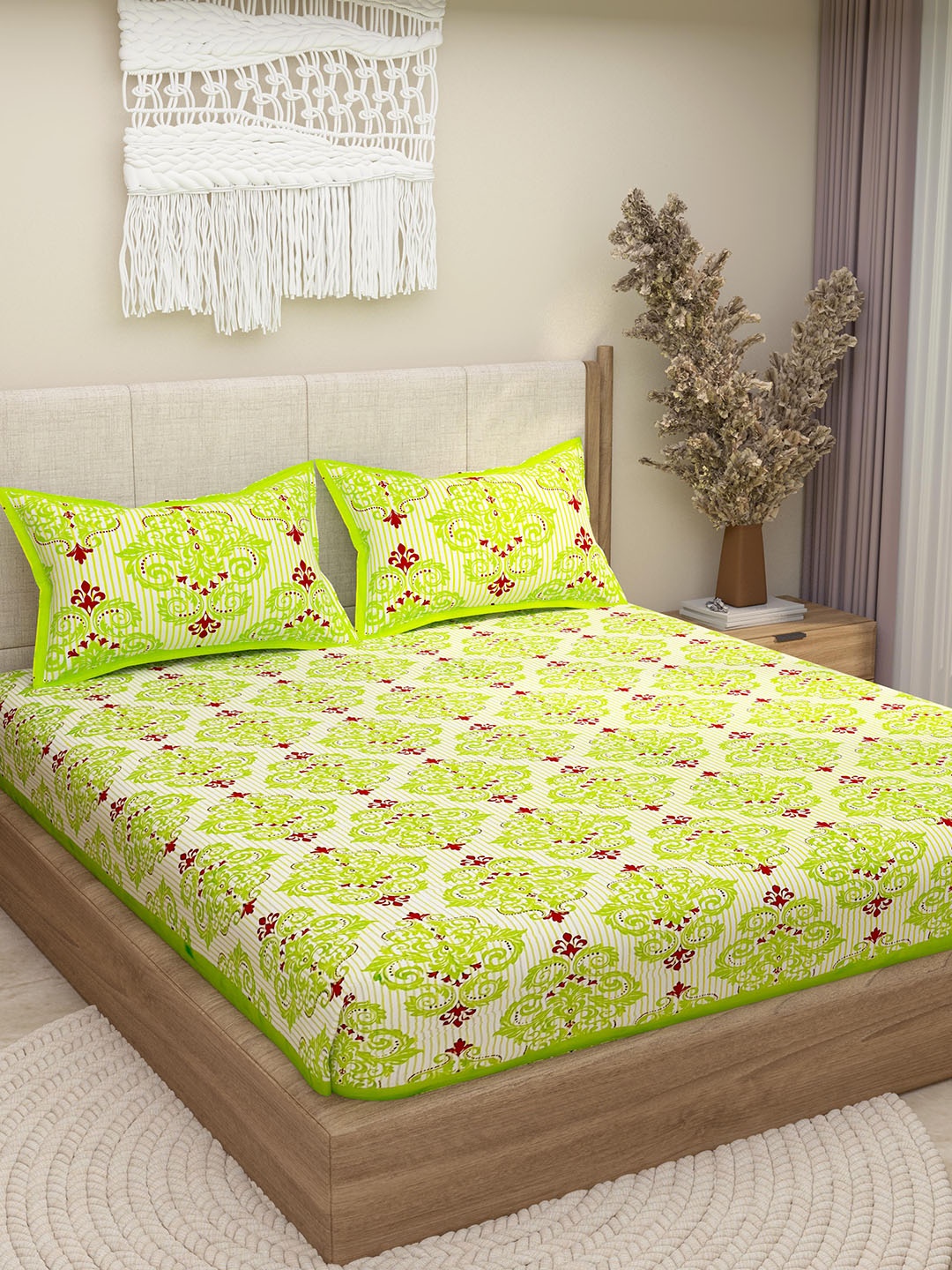 

Lali Prints Green & White Floral Cotton 130 TC Queen Bedsheet With 2 Pillow Covers