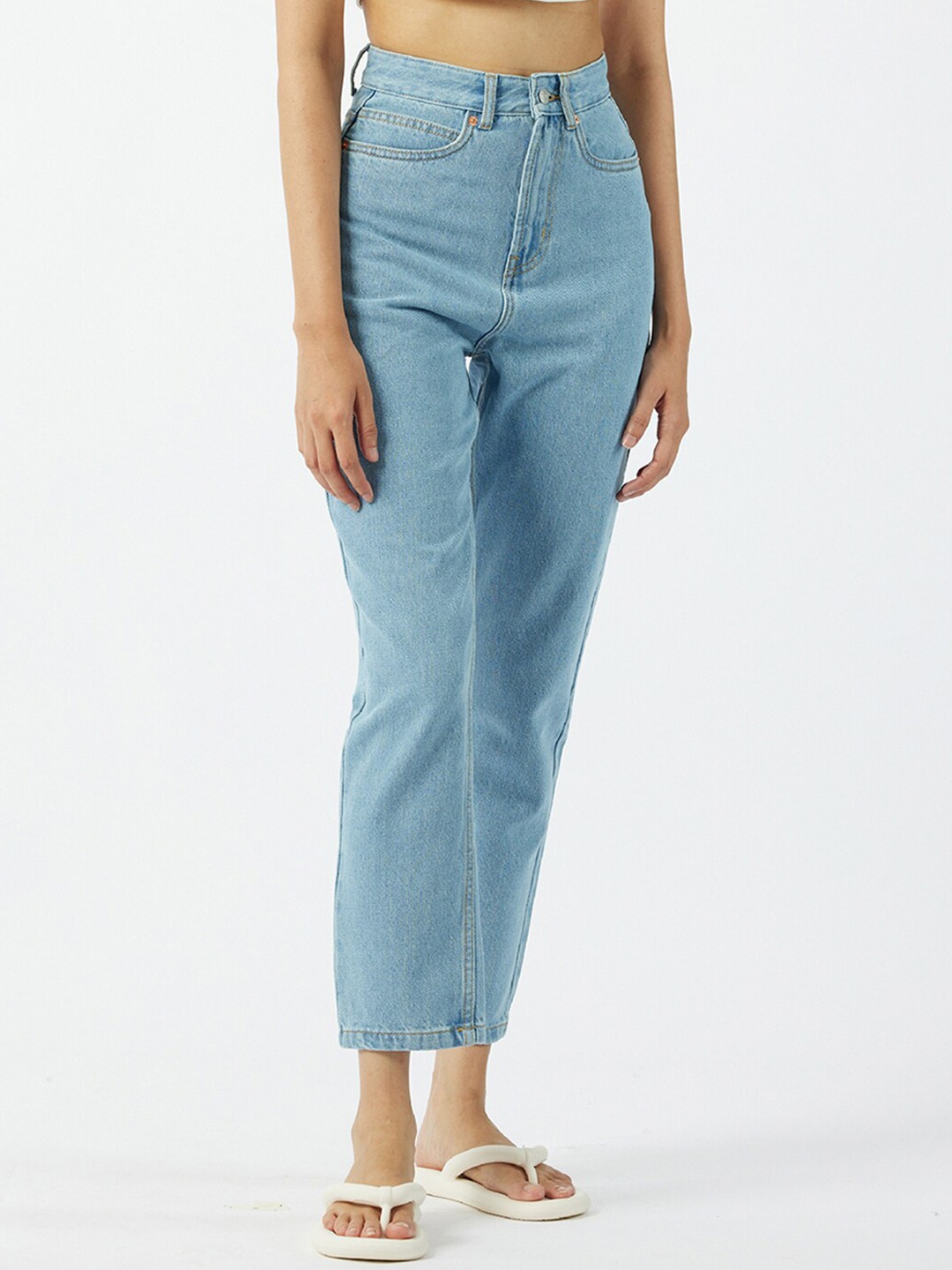 

Koovs Women Mom Fit Mid Rise Clean Look Cropped Cotton Jeans, Blue