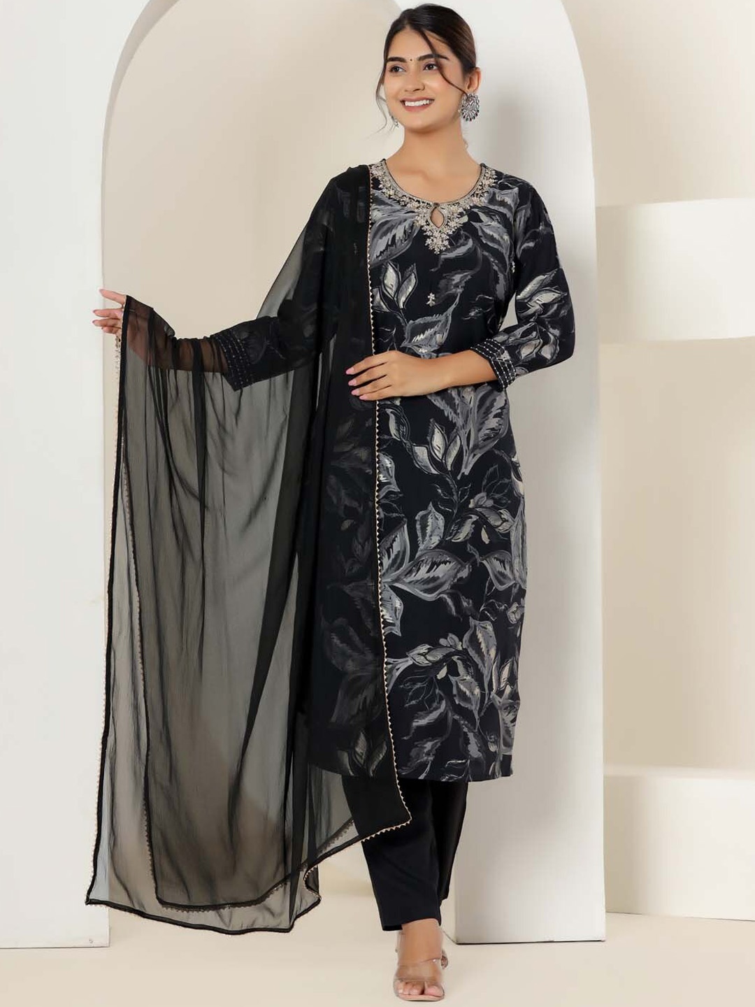 

Meena Bazaar Floral Printed Thread Work Kurta With Trousers & Dupatta, Black
