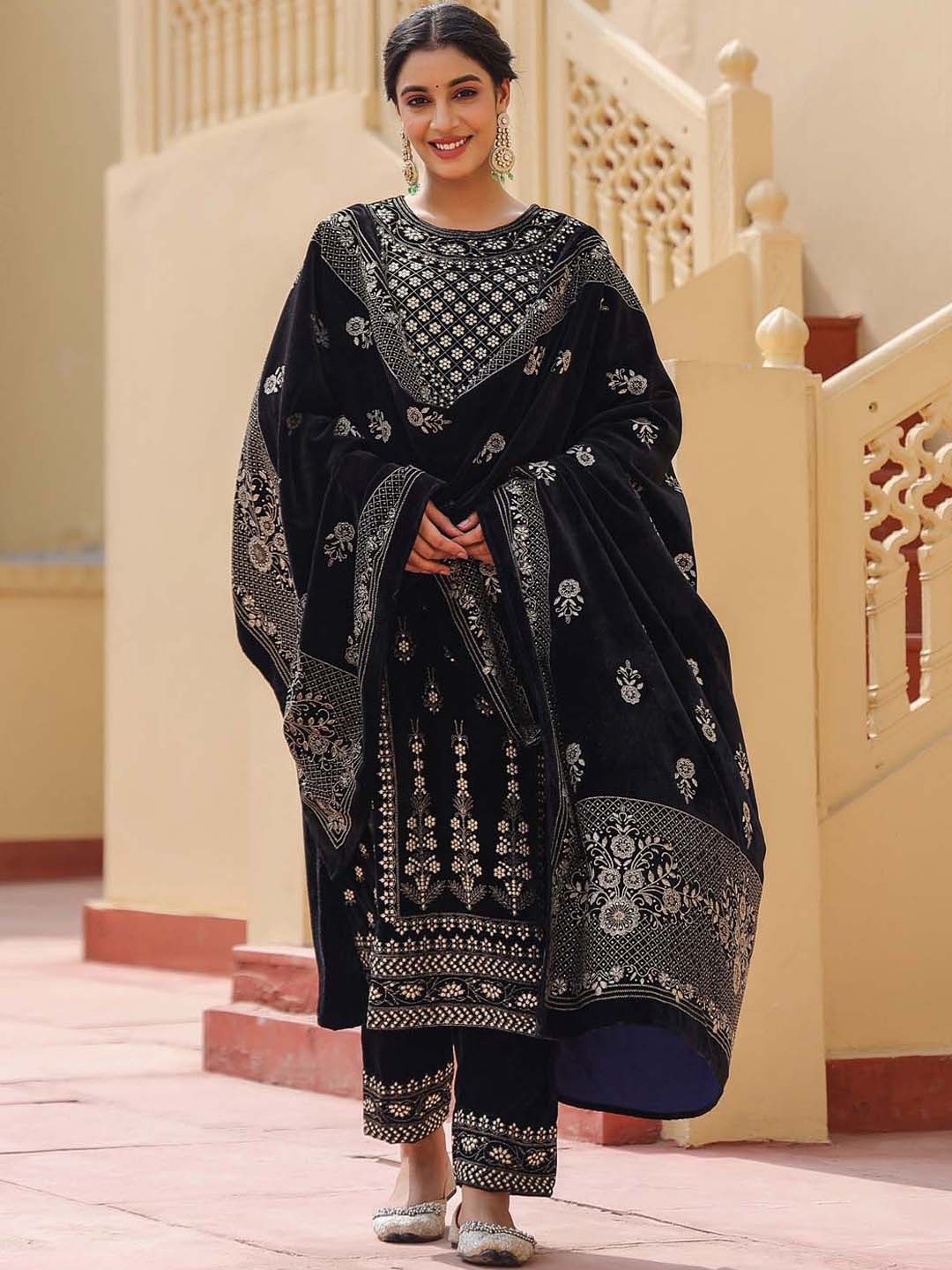 

Meena Bazaar Floral Embroidered Velvet Straight Kurta & Trousers With Dupatta, Navy blue