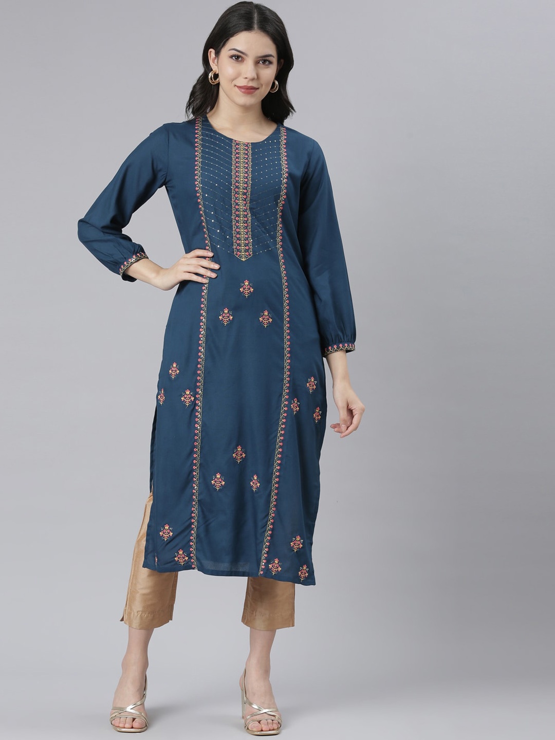 

Neerus Floral Embroidered Thread Work Kurta, Blue