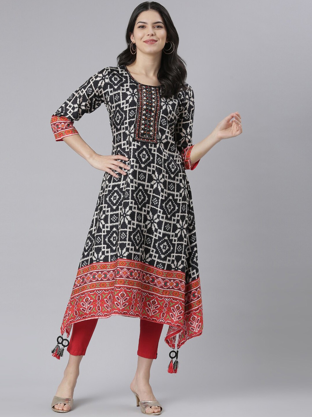 

Neerus Ethnic Motifs Printed A-Line Regular Cotton Kurta, Black