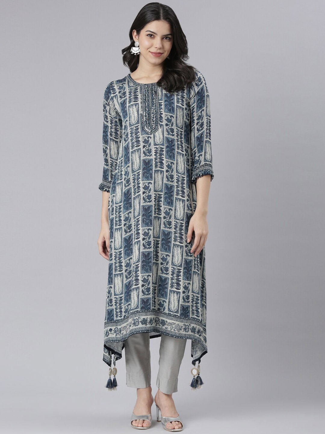 

Neerus Abstract Printed Thread Work Kurta, Blue