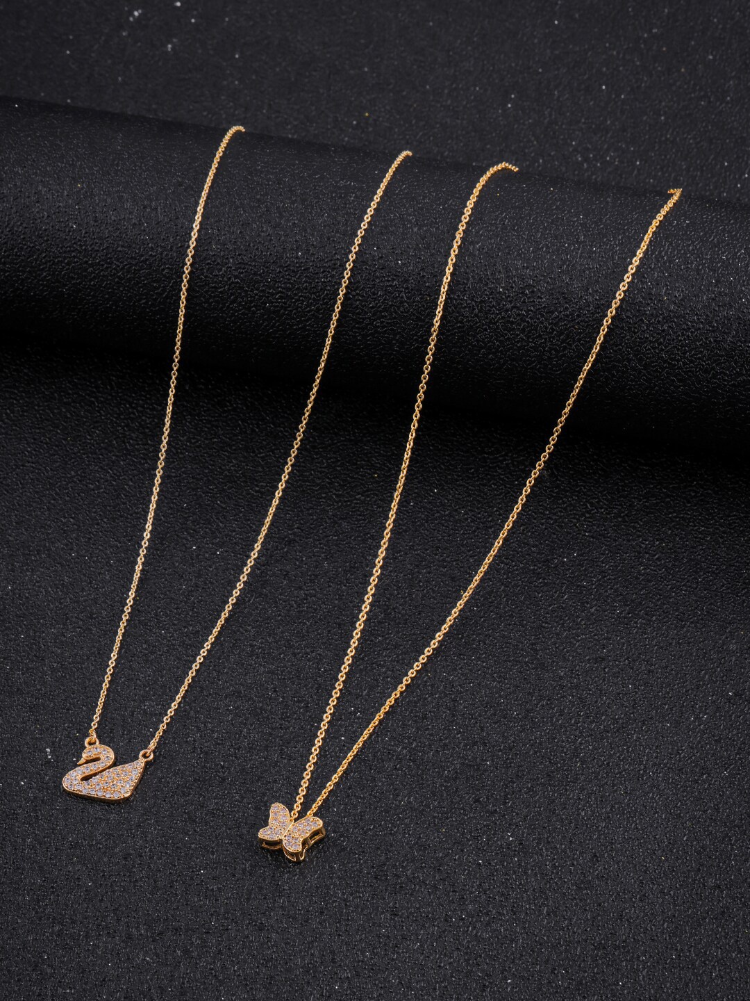 

DressBerry Set Of 2 Gold-Toned Gold-Plated Stones Studded Antique Chain