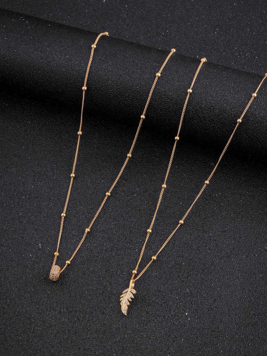 

DressBerry Set of 2 Gold-Plated Artificial Stones Antique Chain With Pendant