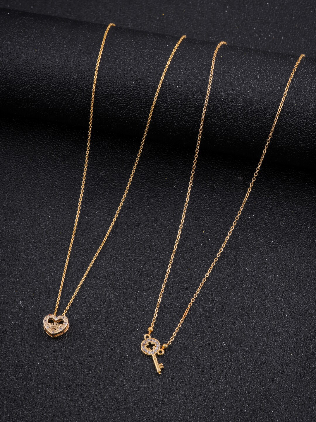 

DressBerry Set of 2 Gold-Plated Artificial Stones Antique Chain With Pendant