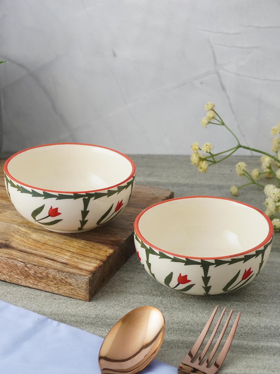 

The Decor Mart Red & Green 2 Pieces Ceramic Glossy Bowls