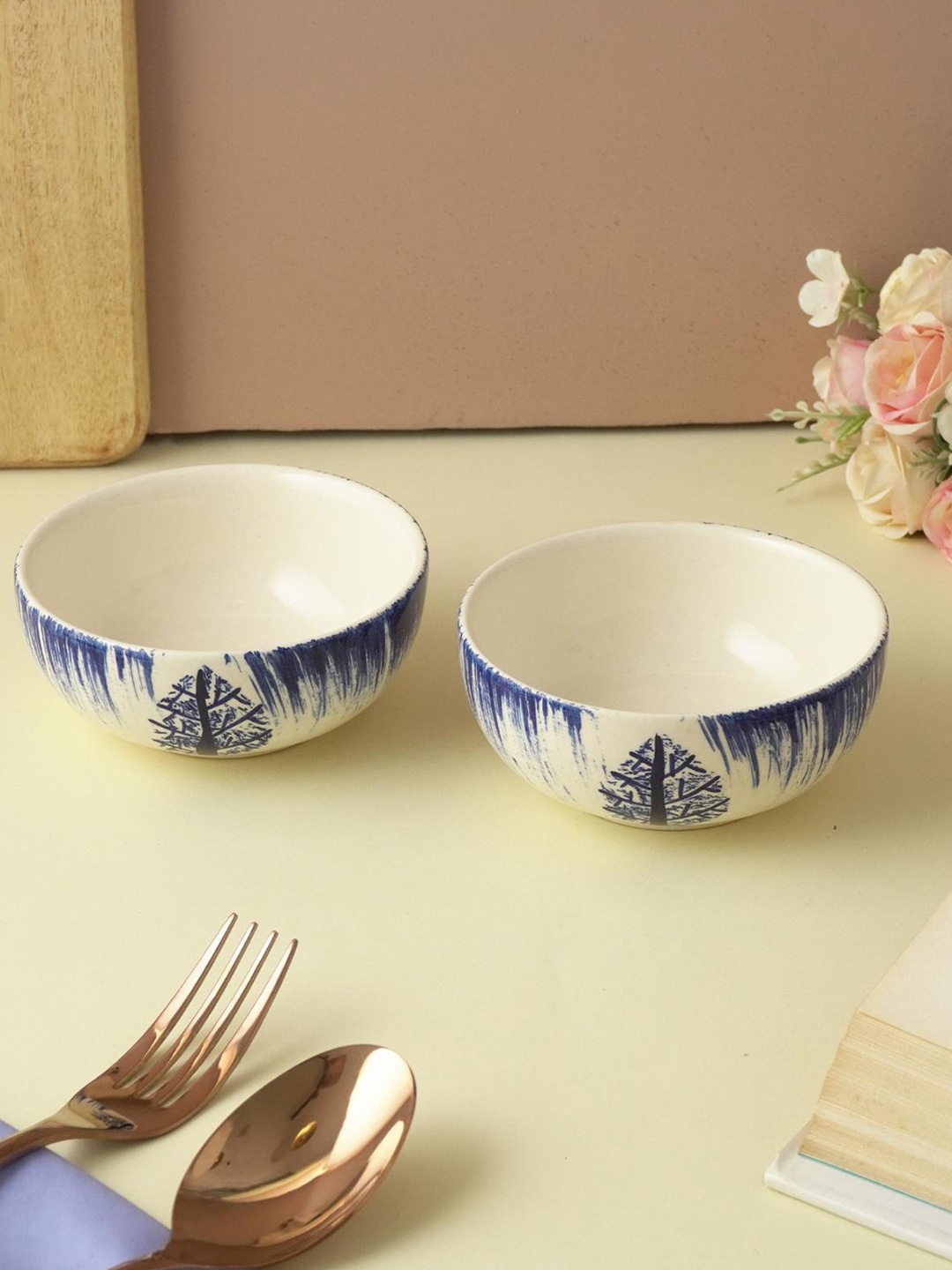 

The Decor Mart White & Blue 2 Pieces Ceramic Glossy Bowls