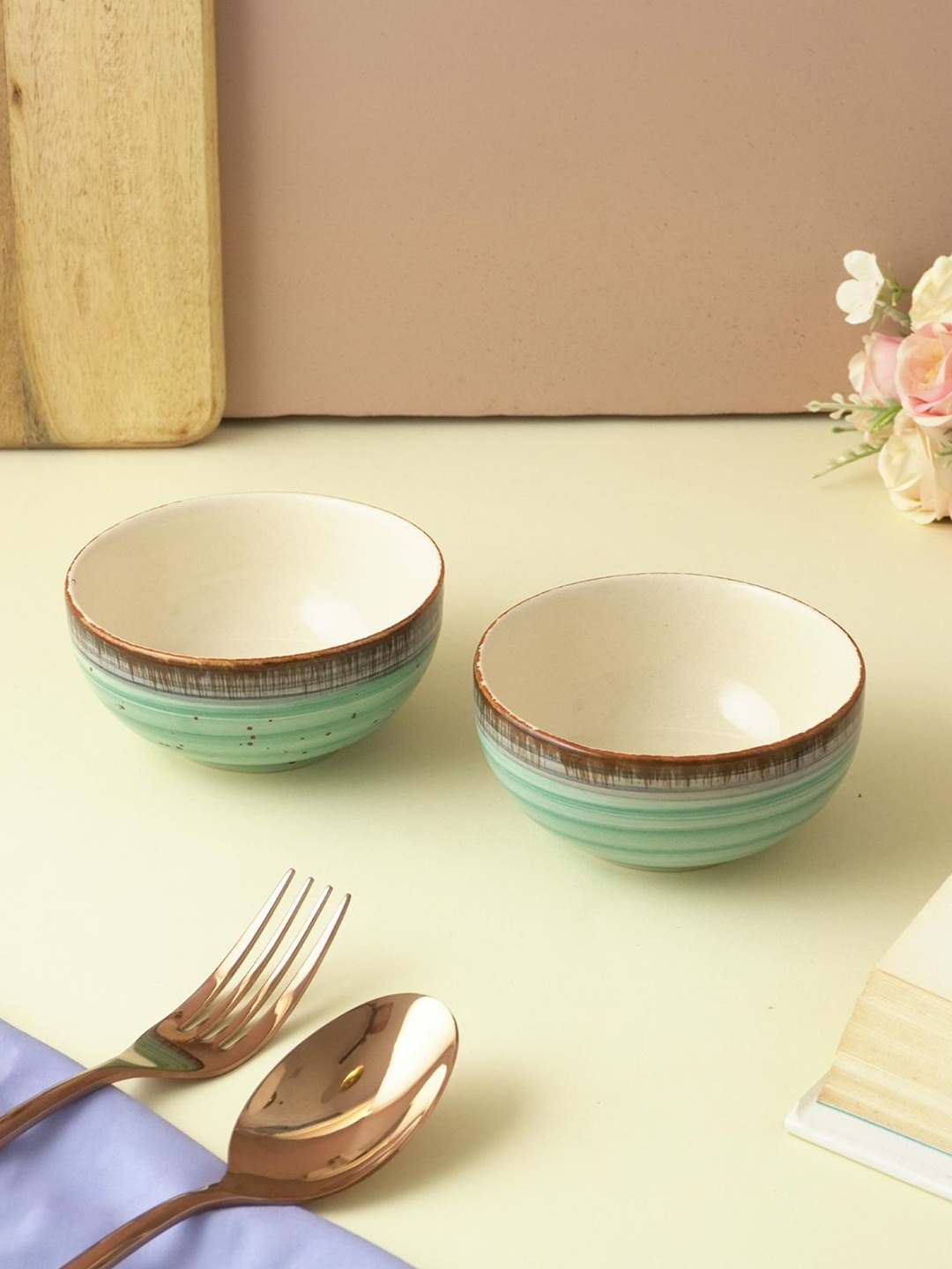 

The Decor Mart Green & 2 Pieces Ceramic Glossy Bowls