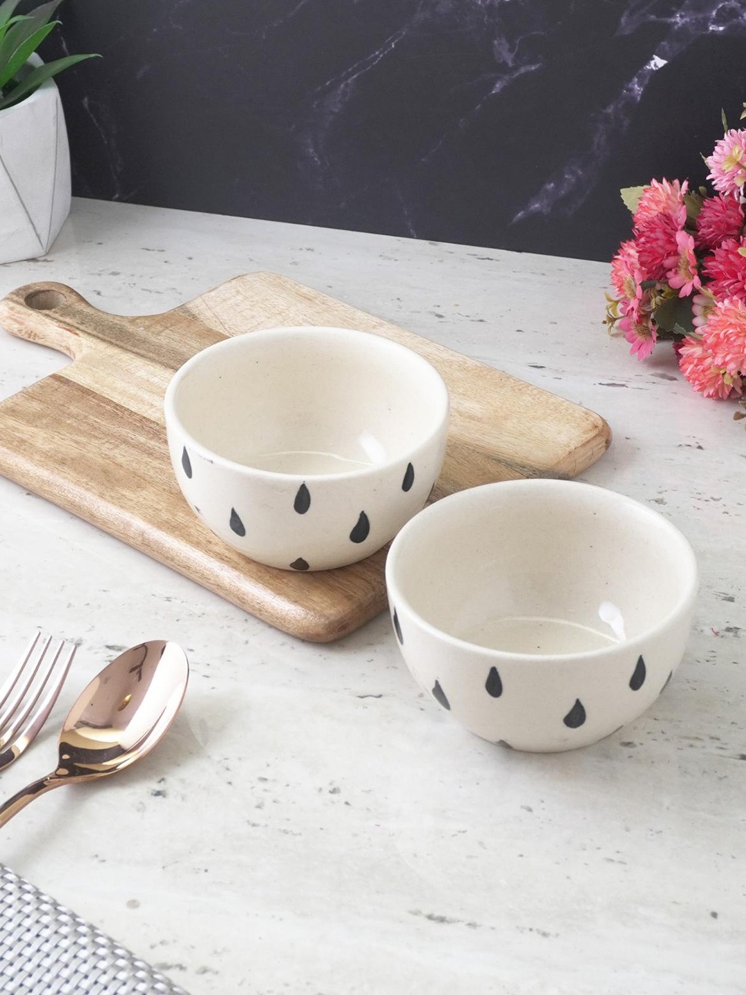 

The Decor Mart White & Black 2 Pieces Printed Ceramic Glossy Bowls