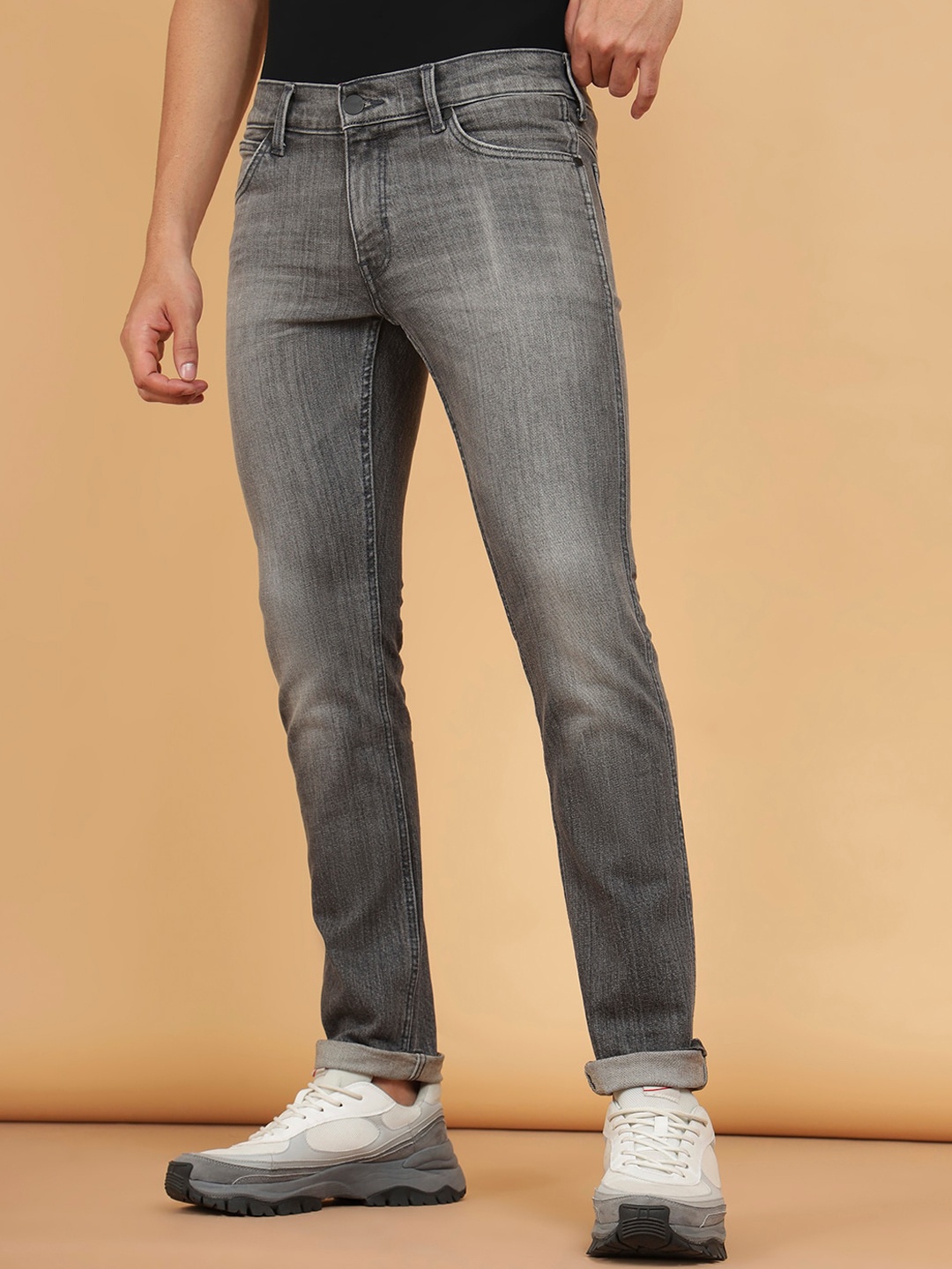 

Wrangler Men Skanders Slim Fit Low-Rise Stretchable Jeans, Grey