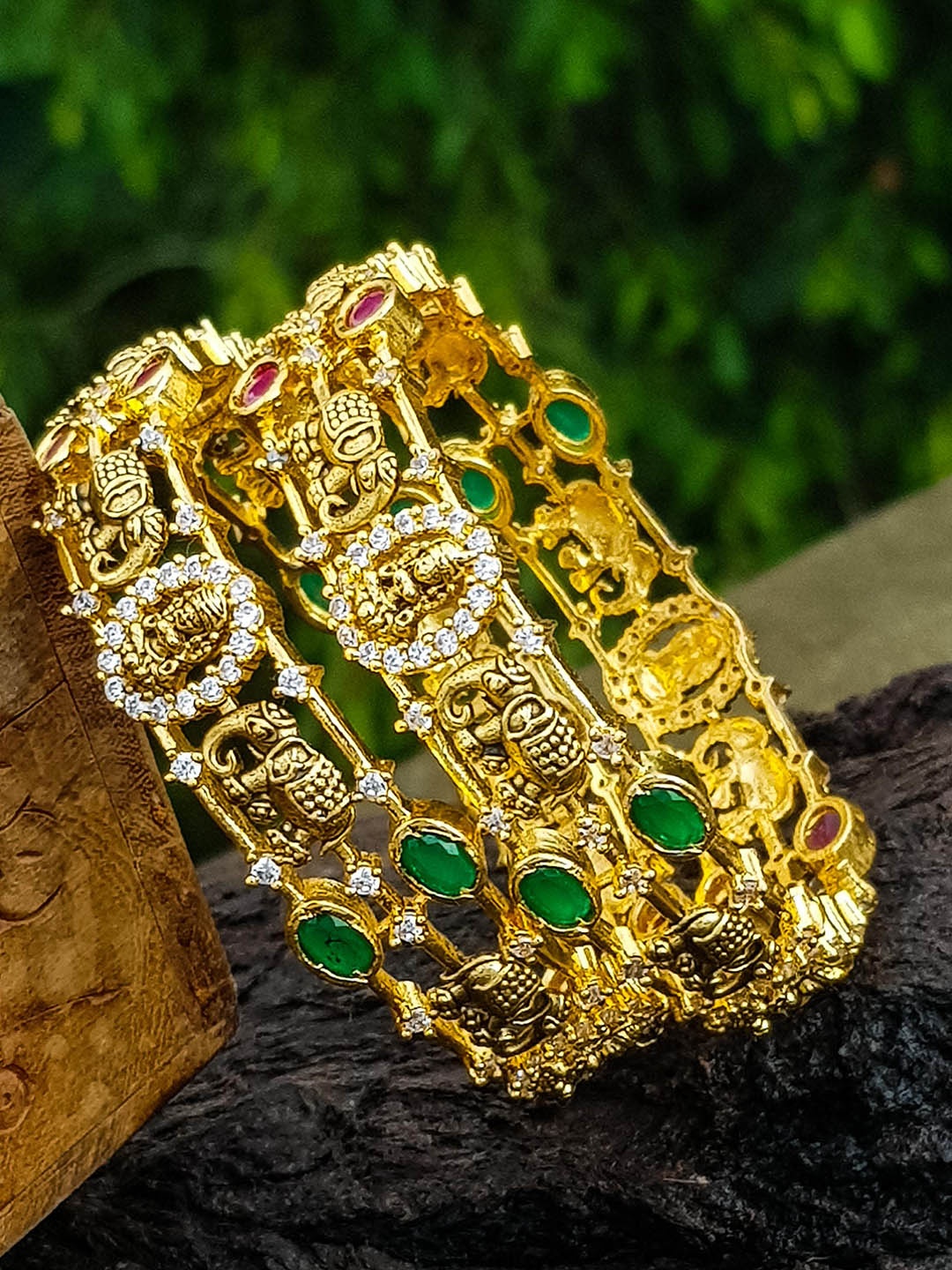 

GRIIHAM Set Of 2 Gold-Plated American Diamond Studded Bangles