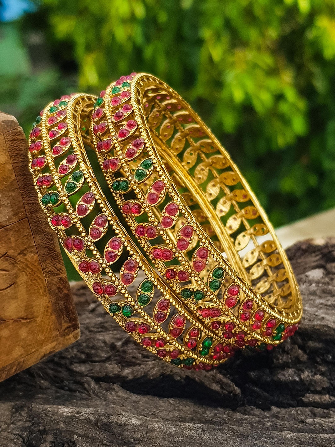 

GRIIHAM Set Of 2 Gold-Plated AD-Studded Bangles