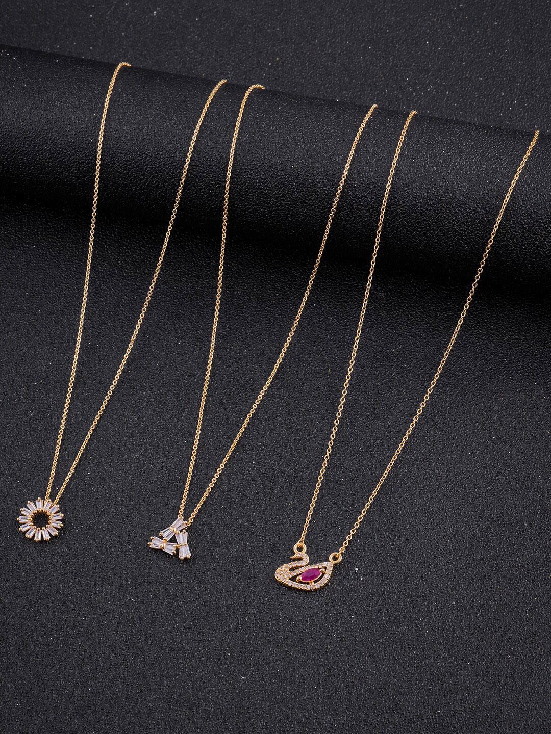 

DressBerry Set of 3 Gold-Plated Artificial Stones Antique Chain With Pendant