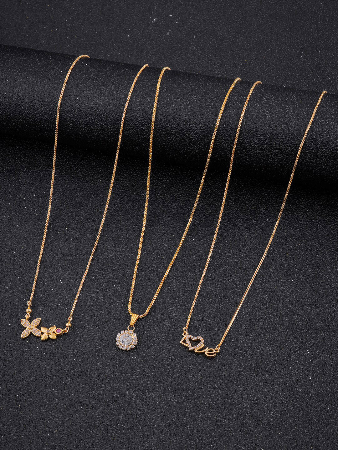 

DressBerry Set of 3 Gold-Plated Artificial Stones Antique Chain With Pendant