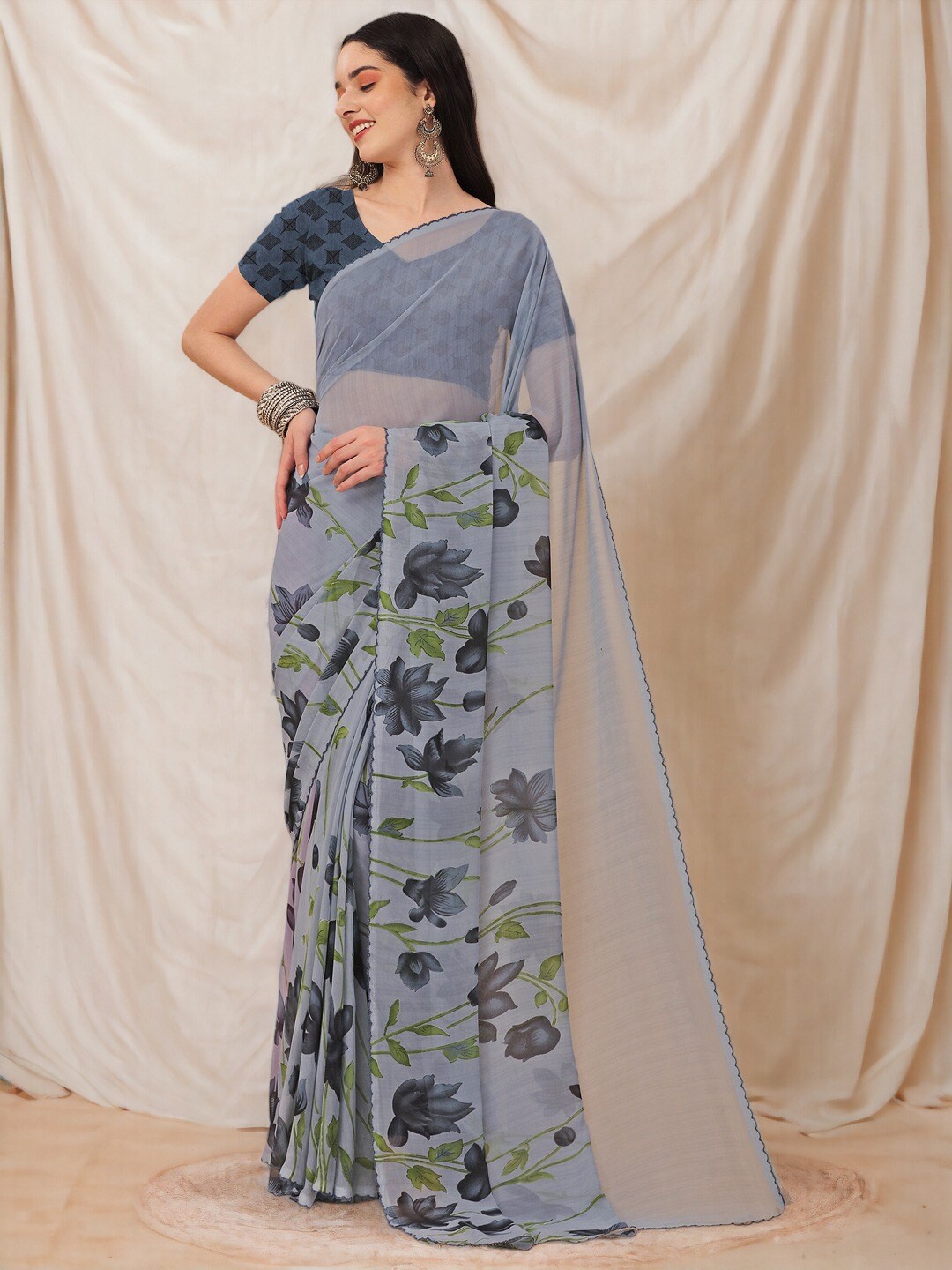 

DIVASTRI Floral Pure Georgette Saree, Grey