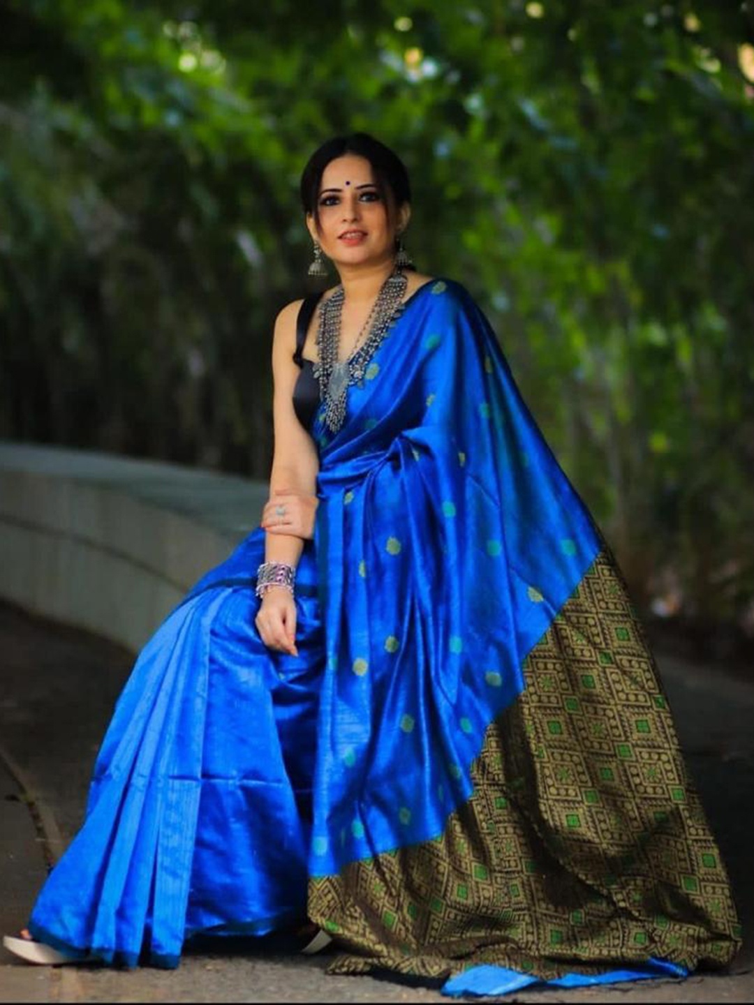 

Visit Wear Ethnic Motif Woven Design Kanjeevaram Saree, Blue