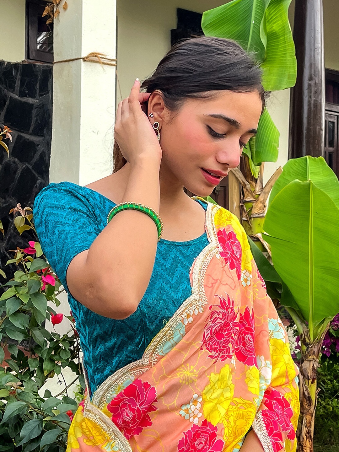 

Bindigasm's Advi Zig Zag Woven Design Jacquard Stretchable Saree Blouse, Blue