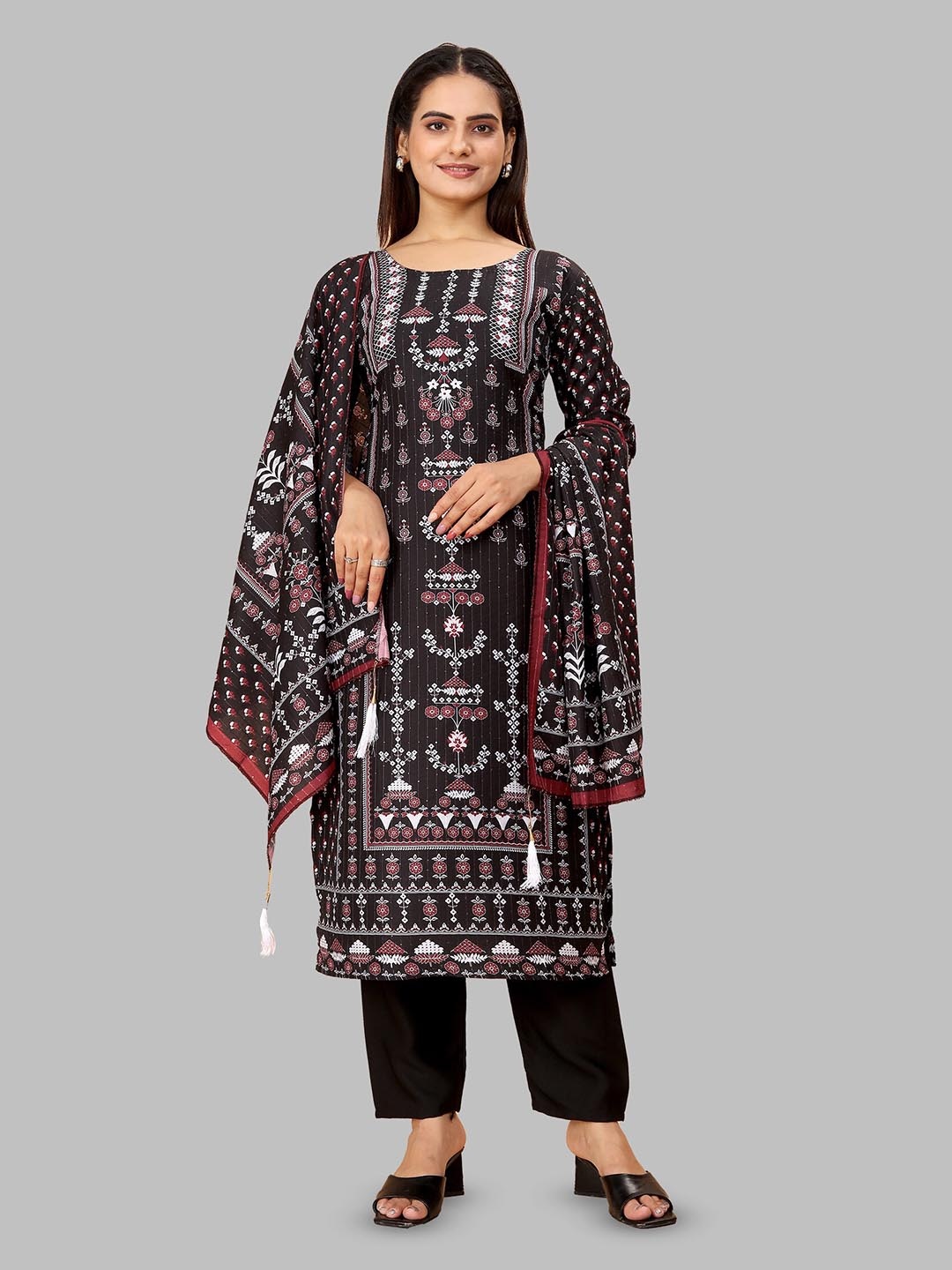 

N N ENTERPRISE Ethnic Motifs Printed Regular Sequined Pure Cotton Kurta Set, Black