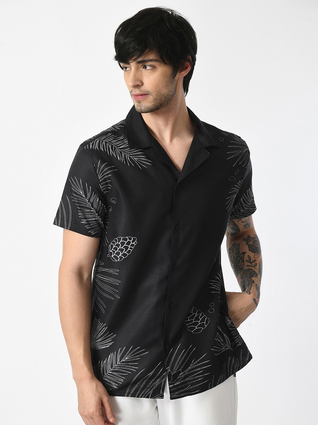 

KISSOSS Classic Graphic Printed Oversized Casual Shirt, Black