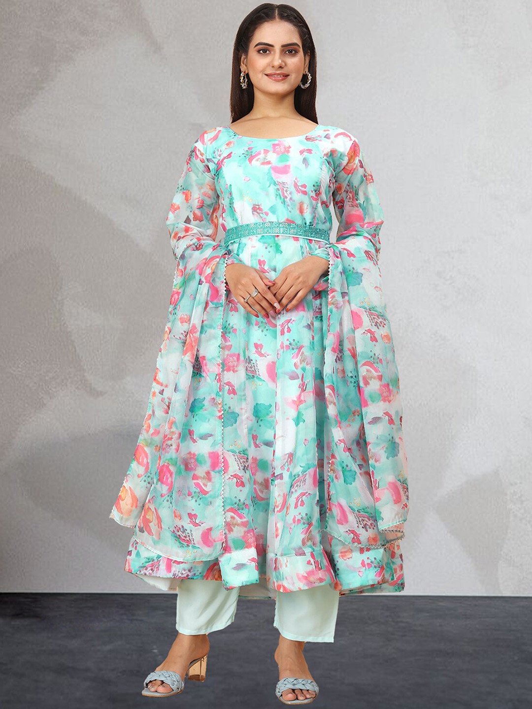 

N N ENTERPRISE Floral Printed Kurta & Trouser With Dupatta, Blue