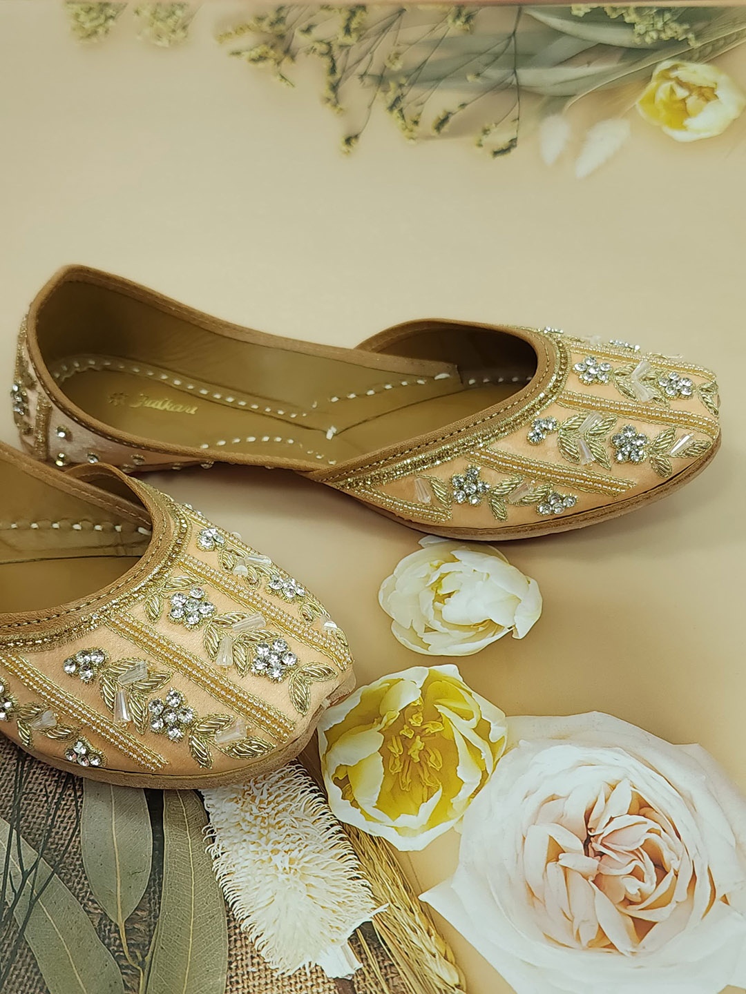 

Fulkari Embellished Ethnic Mojaris Flats, Peach