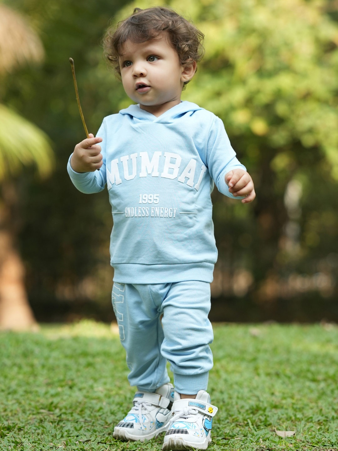 

Nap Chief Kids Mumbai Printed Sweatshirt with Joggers Set, Blue