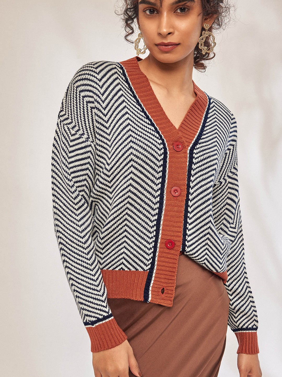 

The Label Life Women Black & White Ribbed Sweater Vest