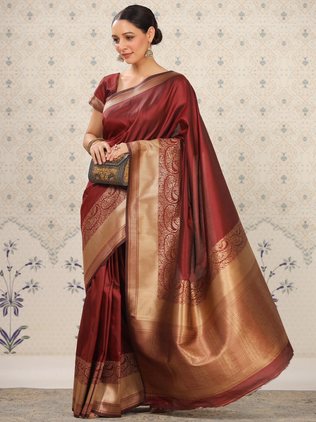 

Ode by House of Pataudi Zari Silk Blend Designer Banarasi Saree, Maroon