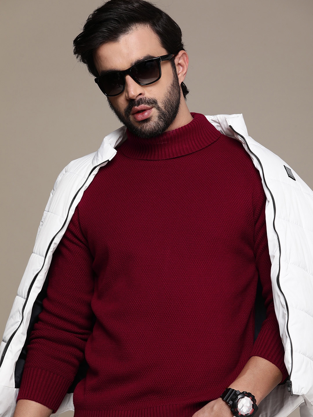 

Roadster Men Turtle Neck Acrylic Pullover, Maroon