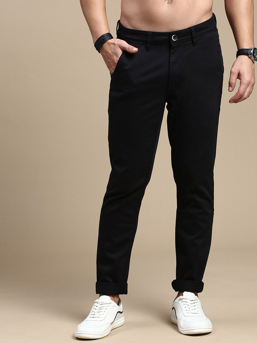 

The Roadster Lifestyle Co. Men Black Relaxed Slim-Fit Mid-Rise Chinos