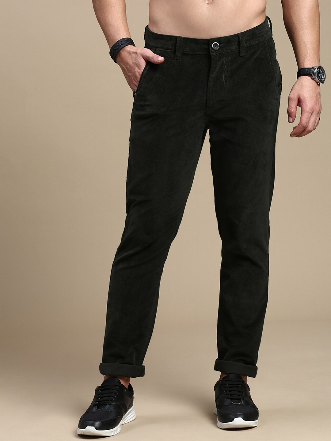 

The Roadster Lifestyle Co. Men Olive Green Relaxed Slim-Fit Mid-Rise Chinos