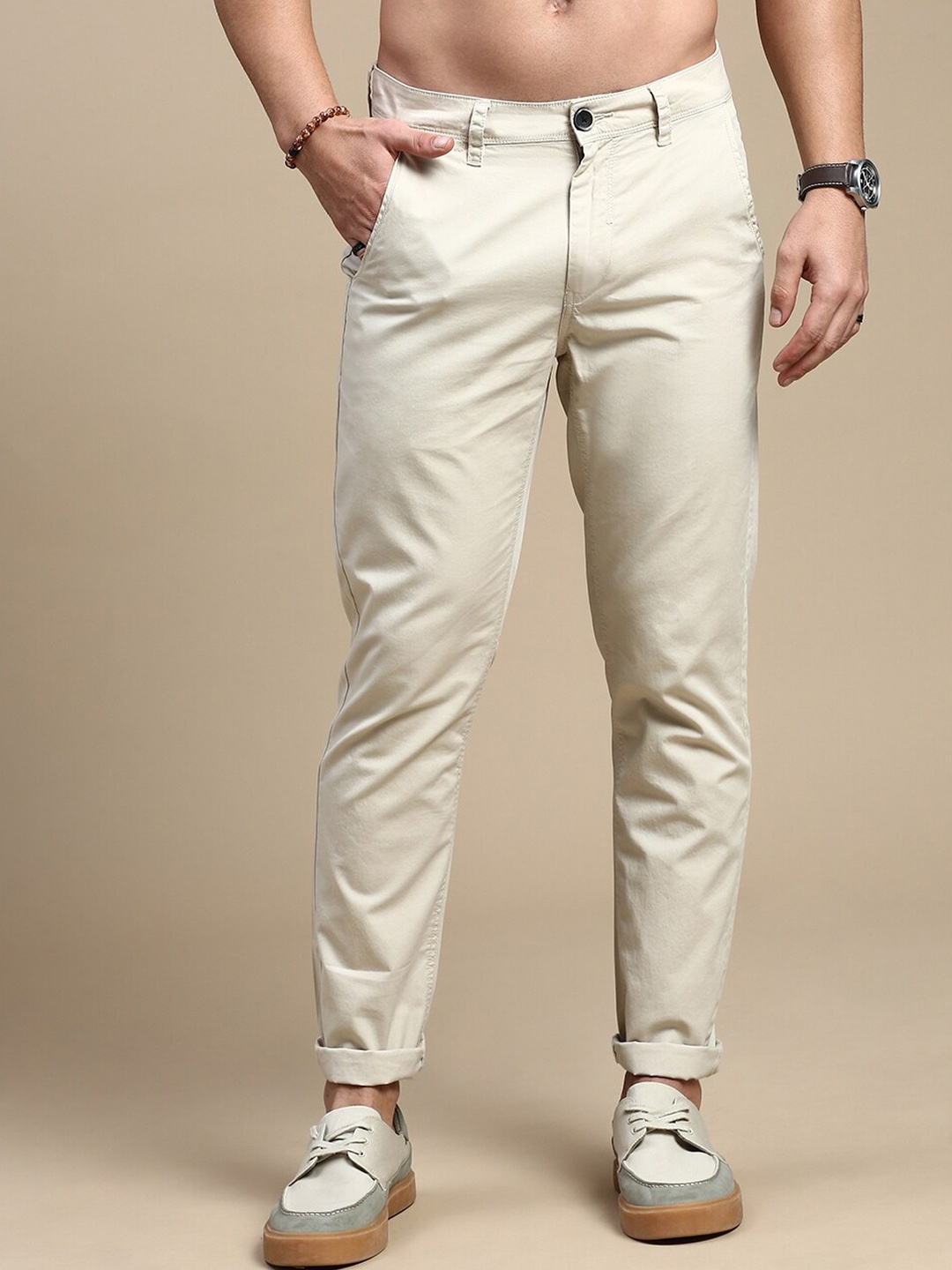 

The Roadster Lifestyle Co. Men Beige Relaxed Slim-Fit Mid-Rise Chinos