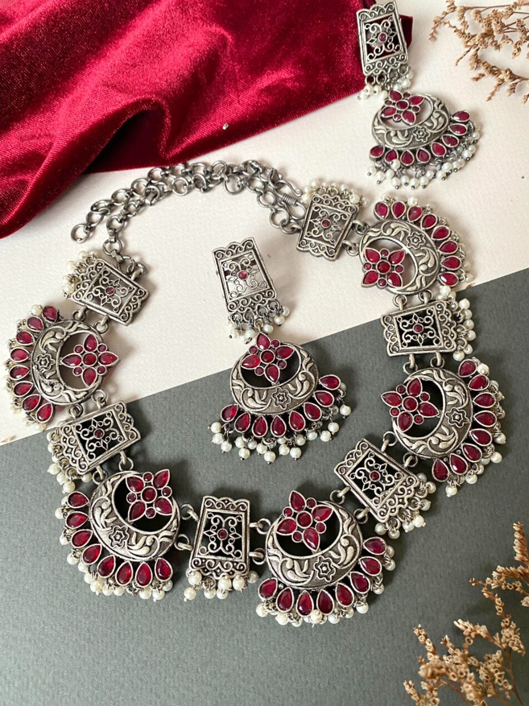 

Pihtara Jewels Oxidised Silver-Plated Stone-Studded & Pearl Beaded Jewellery Set