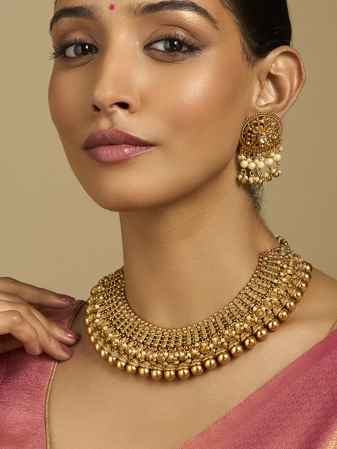 

Kushal's Fashion Jewellery Gold-Plated Stone-Studded & Pearl Beaded Jewellery Set