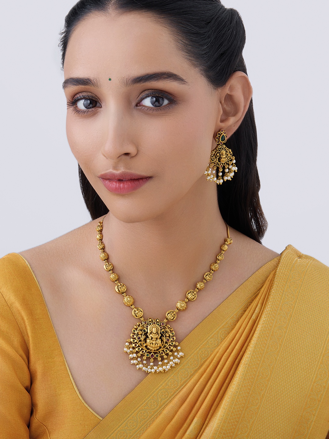 

Kushal's Fashion Jewellery Gold-Plated Stone-Studded & Pearl Beaded Jewellery Set